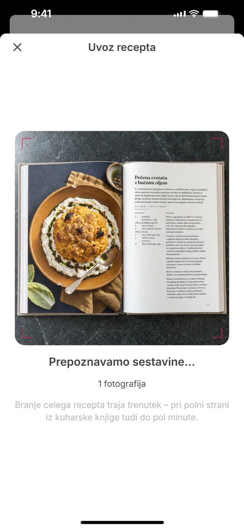 SuperPlan shranjuje recept s fotografije strani iz kuharske knjige: čez fotografijo drsi črta, medtem pa aplikacija prepoznava sestavine