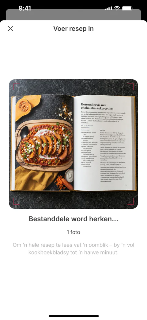 SuperPlan voer die resep in vanaf ’n foto van die kookboekbladsy: ’n skandeerlyn beweeg oor die foto terwyl die bestanddele herken word