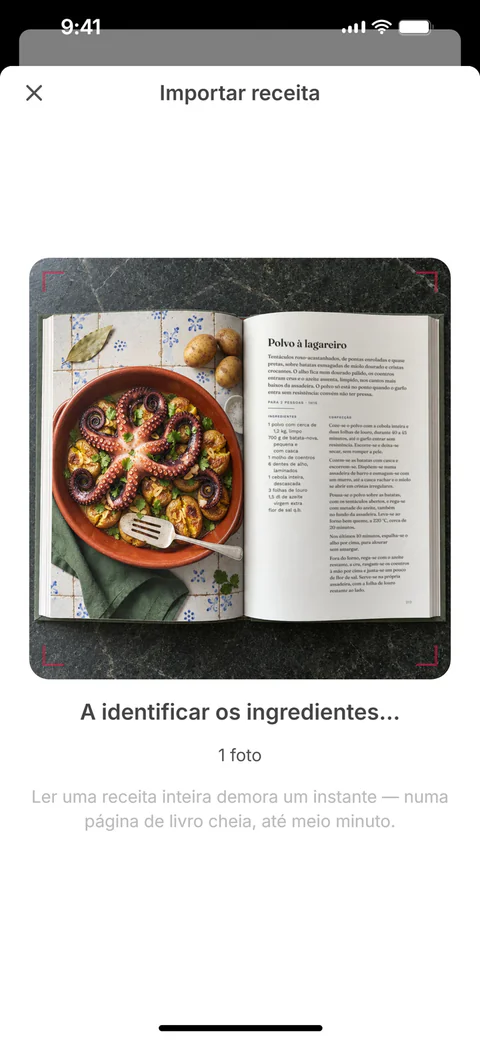 O SuperPlan importa a receita a partir de uma foto da página do livro de cozinha: uma linha de leitura passa sobre a foto enquanto identifica os ingredientes