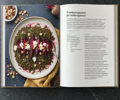 Avattu keittokirja, jossa on resepti ”Uunipunajuuret ja vuohenjuusto”